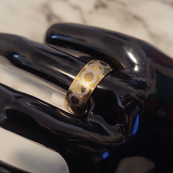 Gold Color Stainless Steel Ring Size 7.5: Enduring Elegance and Enduring Style - Picture 1 of 9